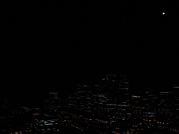 3night.png (667.33 KiB) 126175 mal betrachtet Ca. 23 Uhr nachts. Es ist nurnoch künstliche Beleuchtung sichtbar, der Mond steht hoch am Firmament und man kann ein paar wenige Sterne erspähen.